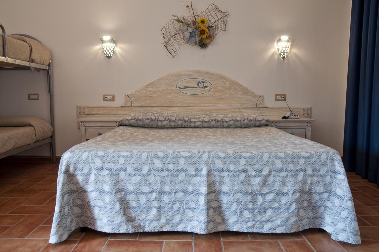 Hotel Le Sabbie Calasetta Extérieur photo